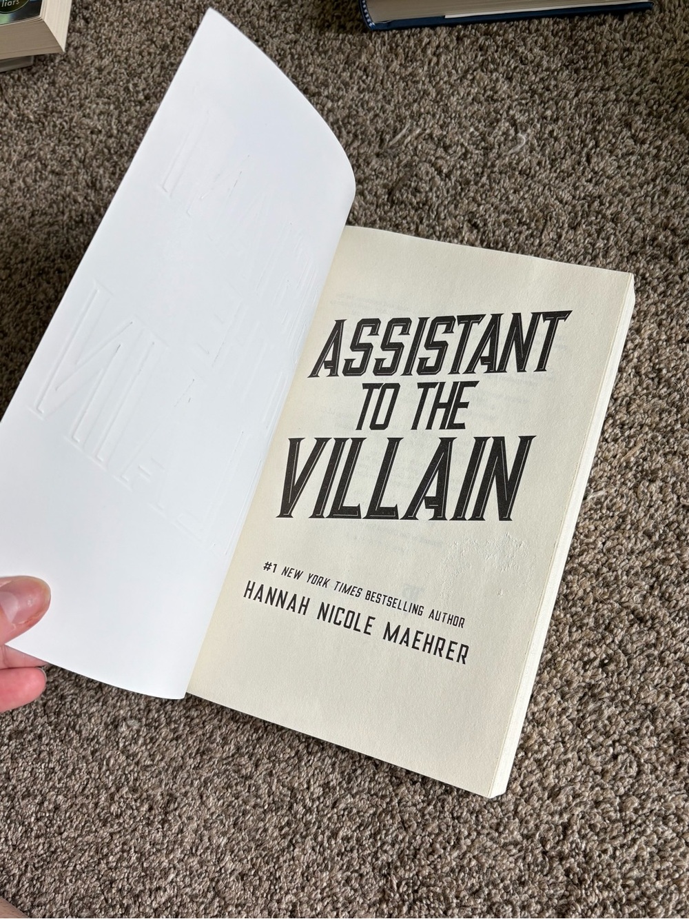 Assistant to the Villain book by Hannah Nicole Maehrer - Picture 2 of 4